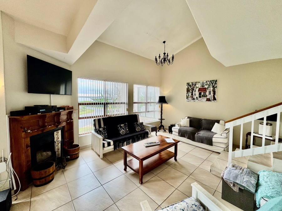 To Let 3 Bedroom Property for Rent in Stilbaai Wes Western Cape